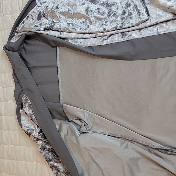 Soma Silver Crushed Velvet Kimono and Short Set Size M - Picture 4 of 9